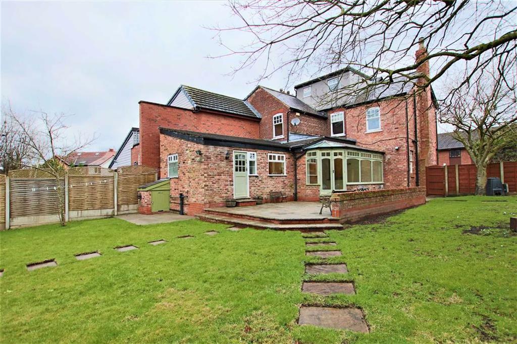 Wood Lane, Timperley, Altrincham 4 bed semidetached house £2,495 pcm