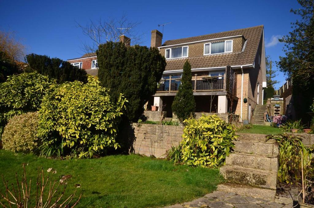 Wings Road, Upper Hale, Farnham 3 bed detached house £575,000
