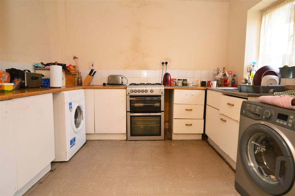 2 Kitchen.JPG