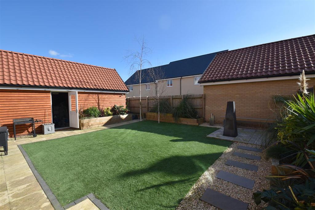 Charles Crescent, Rochford 4 bed detached house £540,000