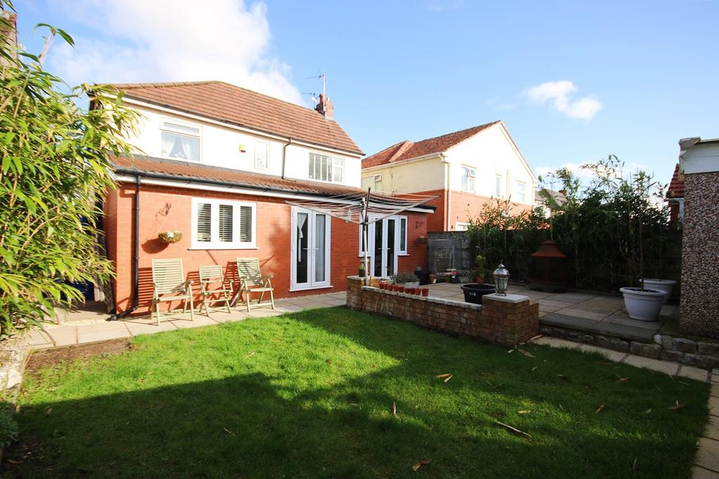 Ashton Road, NewtonleWillows, WA12 4 bed detached house £425,000