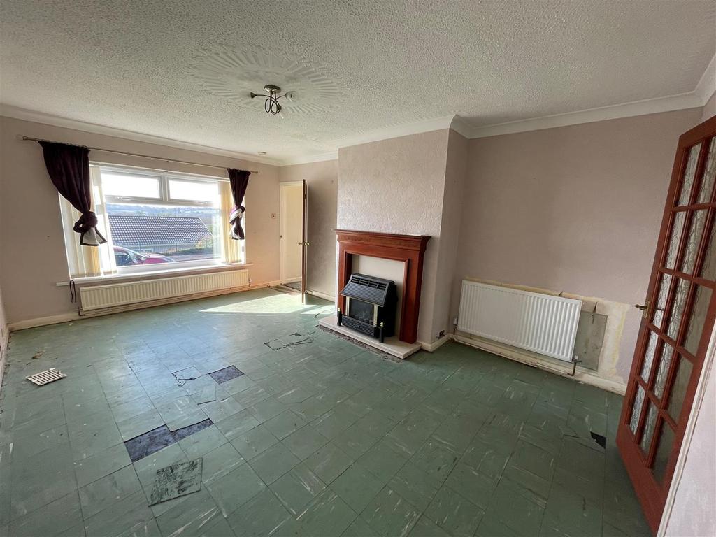 Hilltop, Llanelli 3 bed detached bungalow £175,000