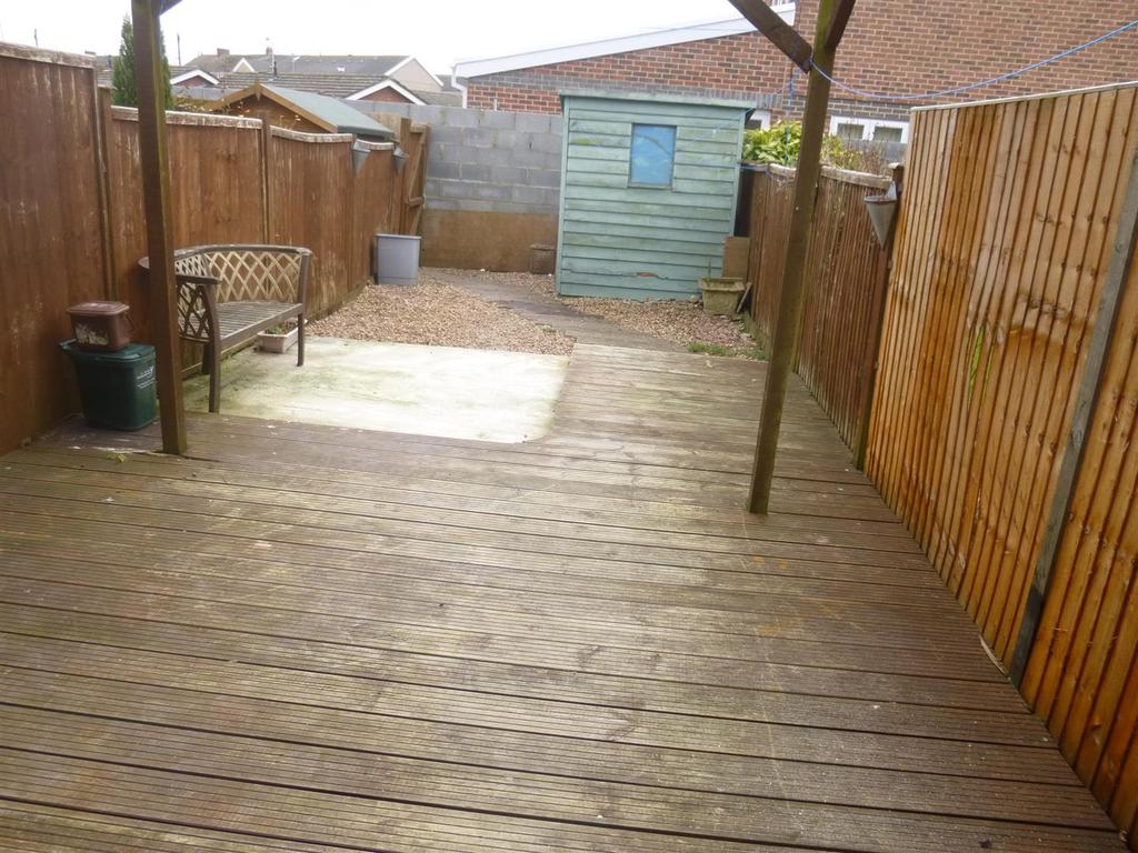 The Mariners, Llanelli 2 bed house £465 pcm (£107 pw)