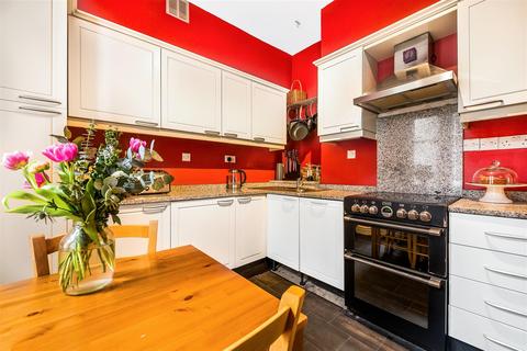 Flat 2, 13 Dowry Square, Bristol, BS8 4SL