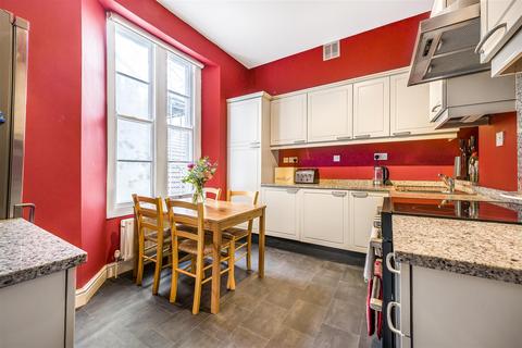 Flat 2, 13 Dowry Square, Bristol, BS8 4SL