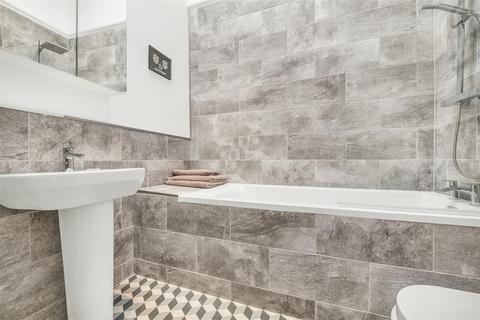 Flat 2, 13 Dowry Square, Bristol, BS8 4SL