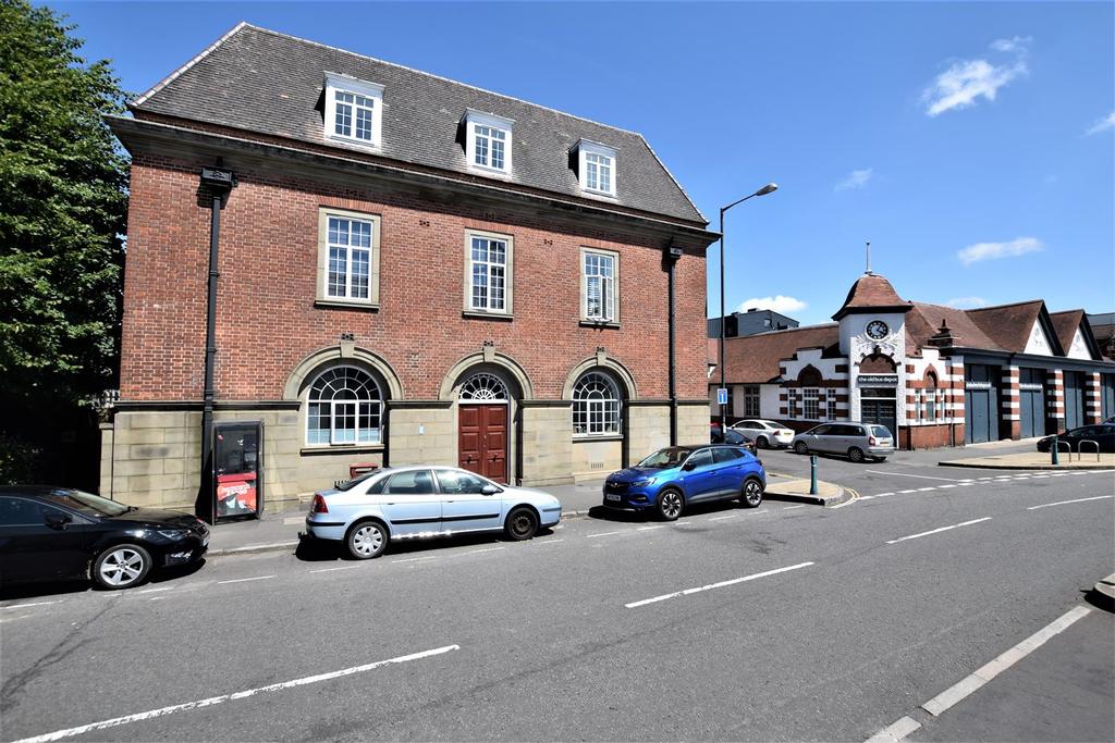 Selsdon House, Smyths Close, Bristol 2 bed flat £200,000