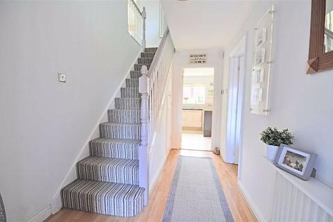 8 Falmouth, Worcester, WR4 0TE