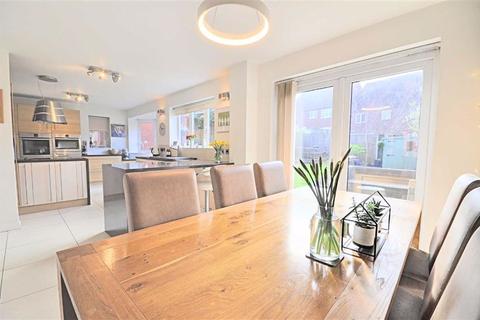 8 Falmouth, Worcester, WR4 0TE