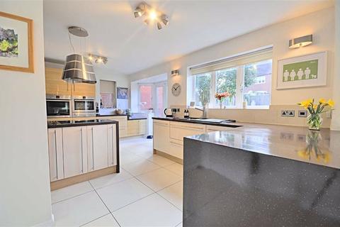 8 Falmouth, Worcester, WR4 0TE
