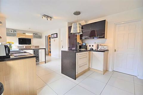 8 Falmouth, Worcester, WR4 0TE