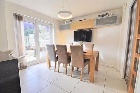 8 Falmouth, Worcester, WR4 0TE