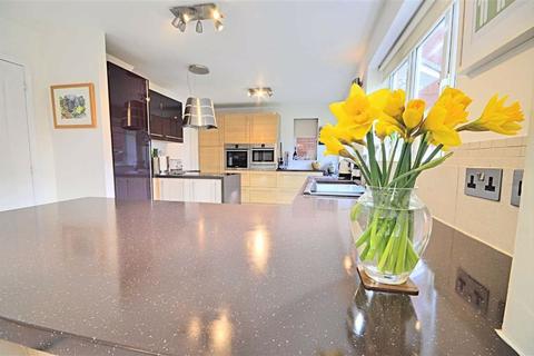 8 Falmouth, Worcester, WR4 0TE