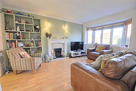 8 Falmouth, Worcester, WR4 0TE