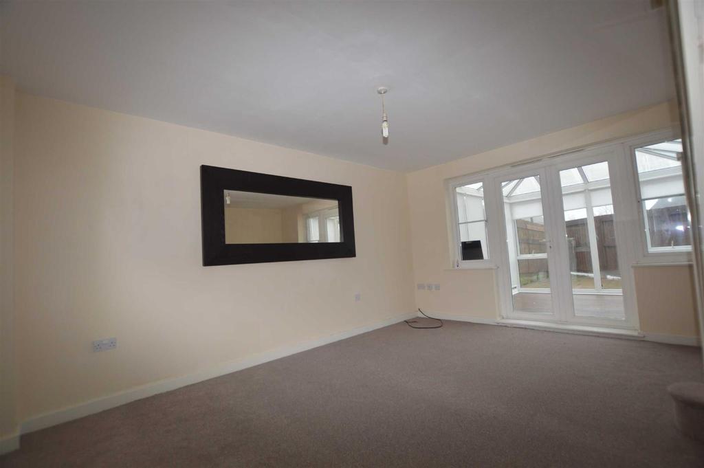 Cobblestones Drive, Illingworth, Halifax 2 bed townhouse £575 pcm (£
