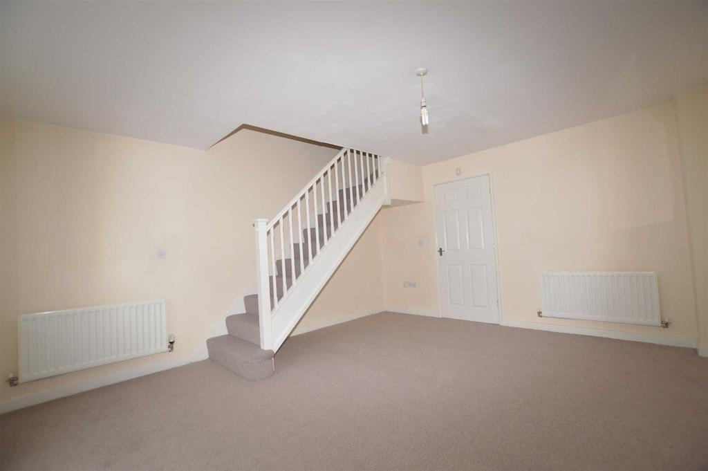 Cobblestones Drive, Illingworth, Halifax 2 bed townhouse £575 pcm (£