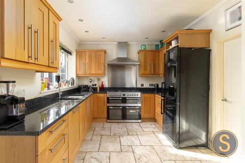 2a Fernhills, Hunton Bridge, Kings Langley, WD4 8PT