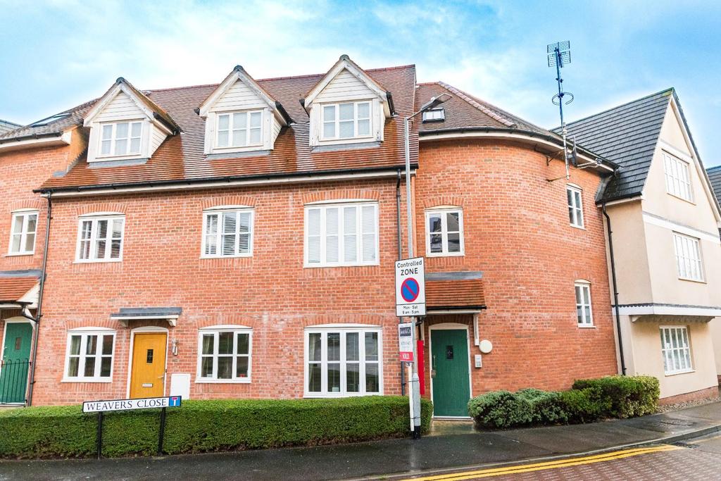 Weavers Close, Dunmow 2 bed apartment £180,000