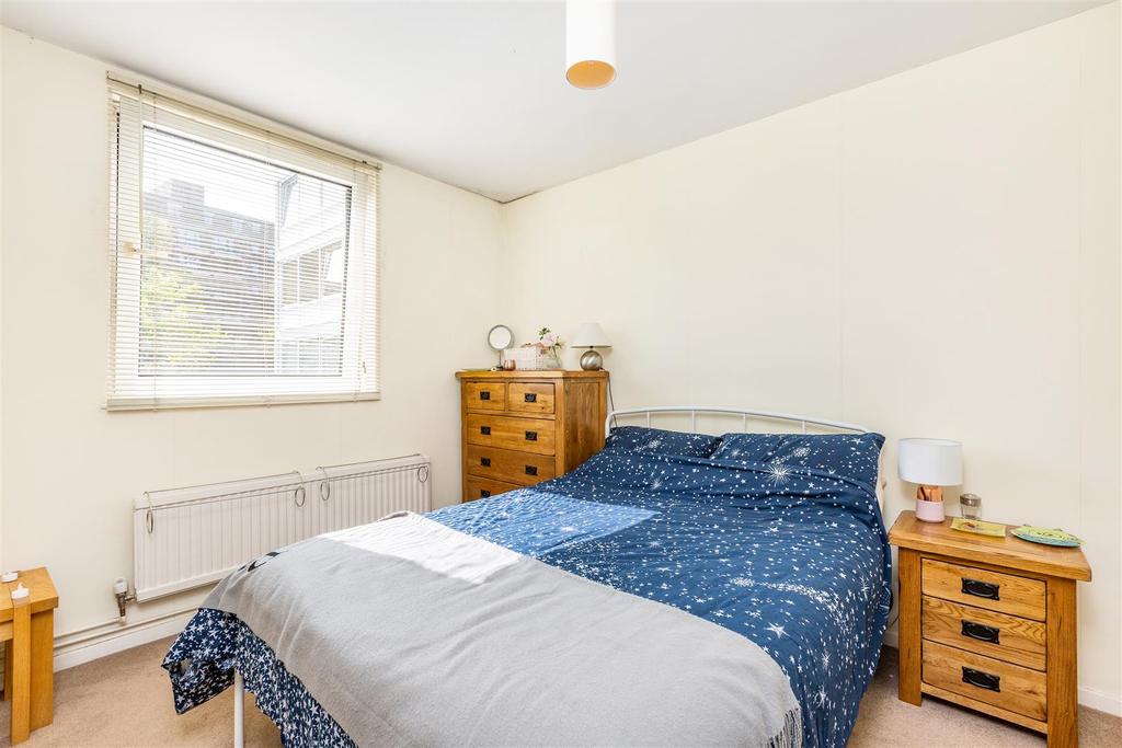 Queens Ride, Putney 2 bed flat - £400,000