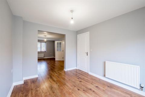 8 Imperial Close, Bailiff Bridge, Brighouse, HD6 4DF