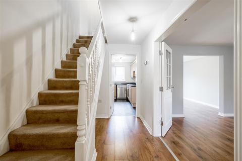 8 Imperial Close, Bailiff Bridge, Brighouse, HD6 4DF