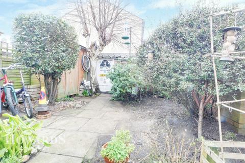 28 Beckham Road, Lowestoft, NR32 2BY