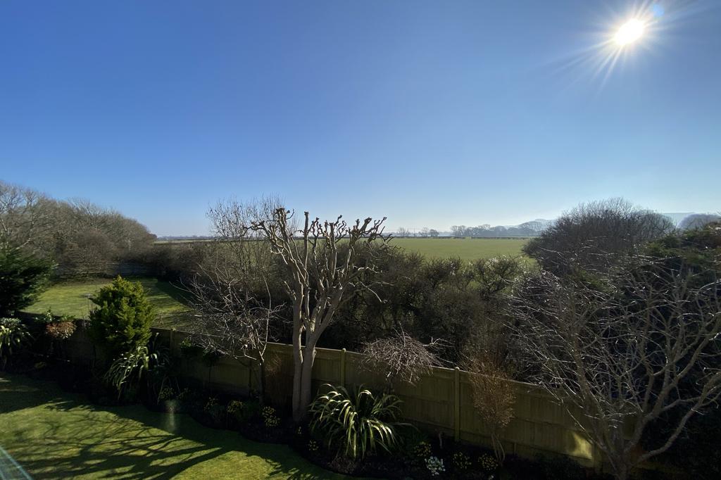 Heron Ridge, Polegate, East Sussex, BN26 4 bed detached house £375,000