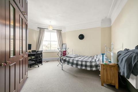 34 Kensington Hall Gardens, London, W14 9LS