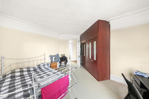 34 Kensington Hall Gardens, London, W14 9LS