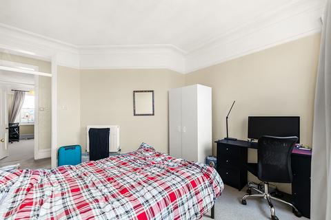 34 Kensington Hall Gardens, London, W14 9LS