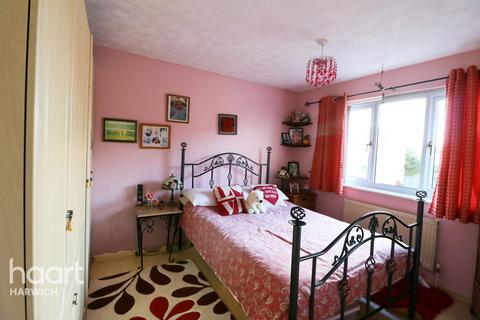 19 Allfields, Dovercourt, Harwich, CO12 4XS