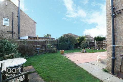 19 Allfields, Dovercourt, Harwich, CO12 4XS