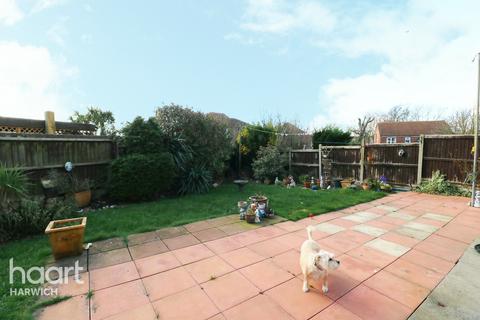 19 Allfields, Dovercourt, Harwich, CO12 4XS