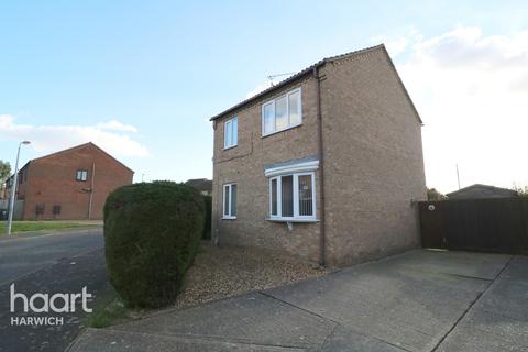 19 Allfields, Dovercourt, Harwich, CO12 4XS