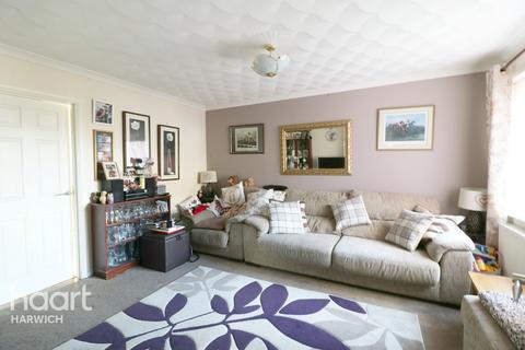 19 Allfields, Dovercourt, Harwich, CO12 4XS