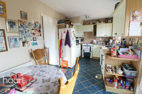 19 Allfields, Dovercourt, Harwich, CO12 4XS