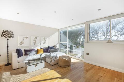 3 Shepherds Close, London, N6 5AG