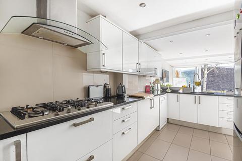 3 Shepherds Close, London, N6 5AG
