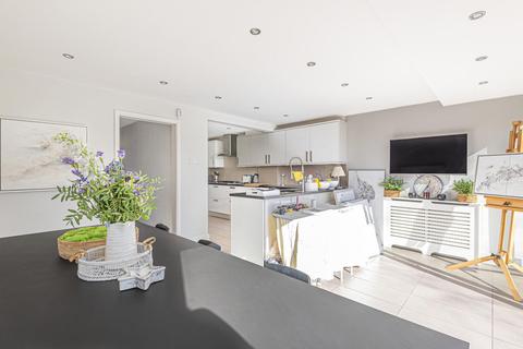 3 Shepherds Close, London, N6 5AG