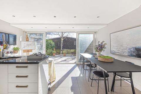 3 Shepherds Close, London, N6 5AG