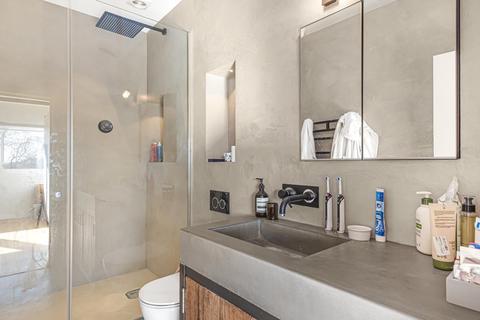 3 Shepherds Close, London, N6 5AG