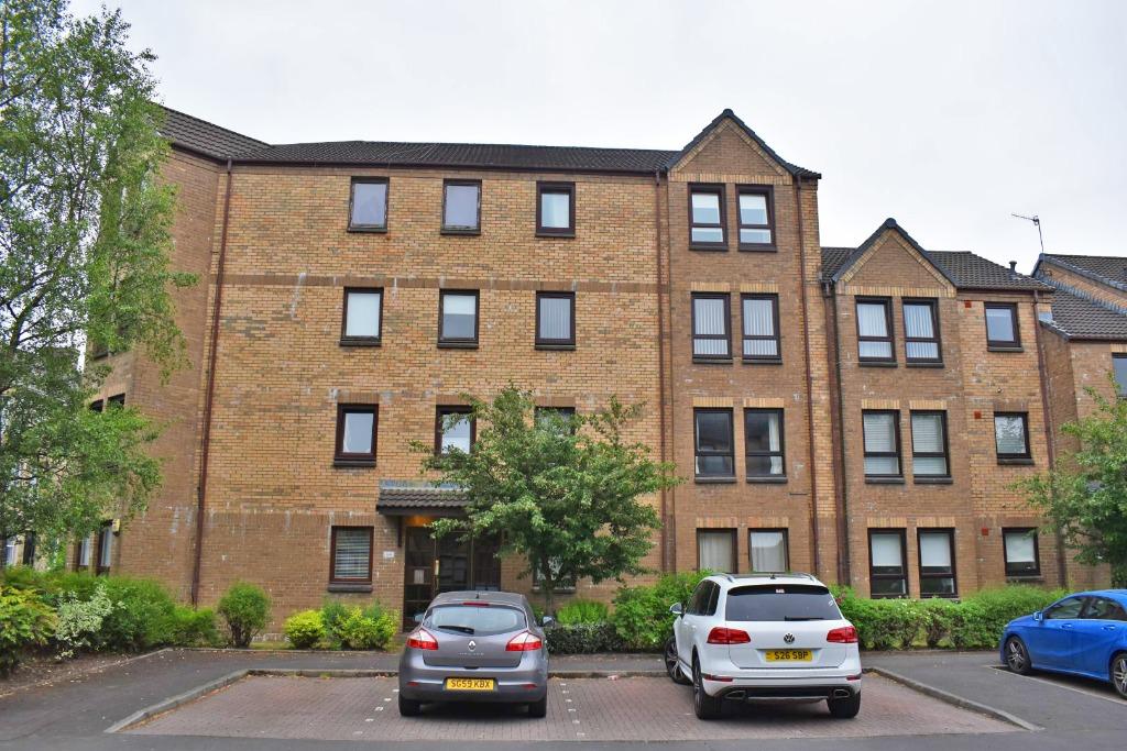 Hartfield Court, Dumbarton, West Dunbartonshire, G82 2 bed flat £495