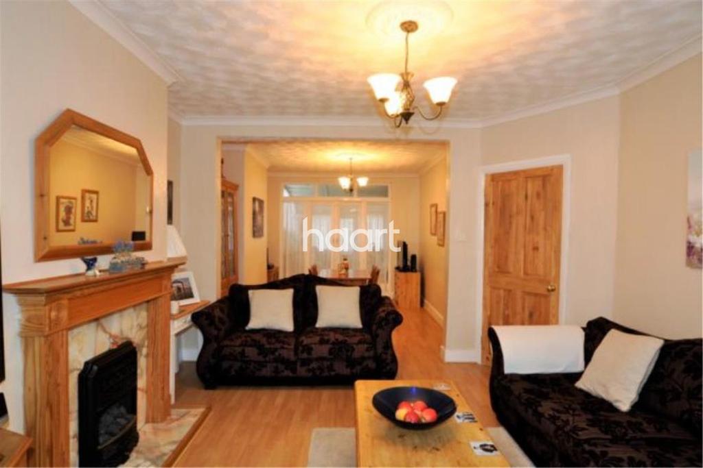 Rosslyn Crescent,Wembley, HA9 3 bed semidetached house £1,900 pcm (£