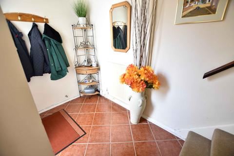 21 Becketts Close, Feltham, TW14 0BG