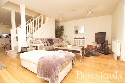 14 Kensington Way, Brentwood, CM14 4RL