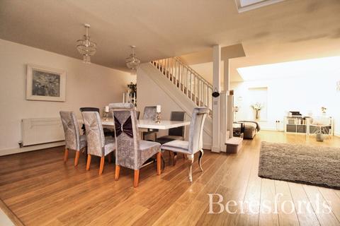 14 Kensington Way, Brentwood, CM14 4RL