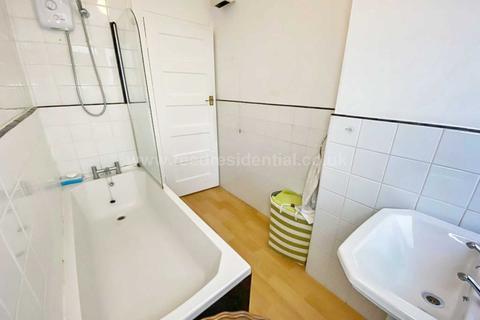 117a Broadway West, Leigh-on-sea, SS9 2BU