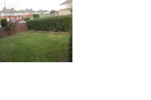 3 bedroom semi-detached house to rent, Park Avenue, Brierley