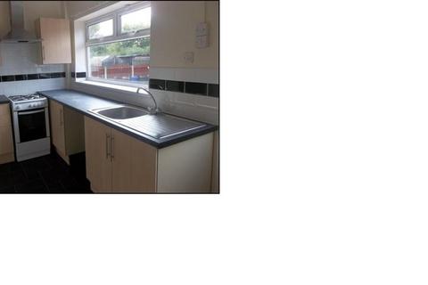 3 bedroom semi-detached house to rent, Park Avenue, Brierley