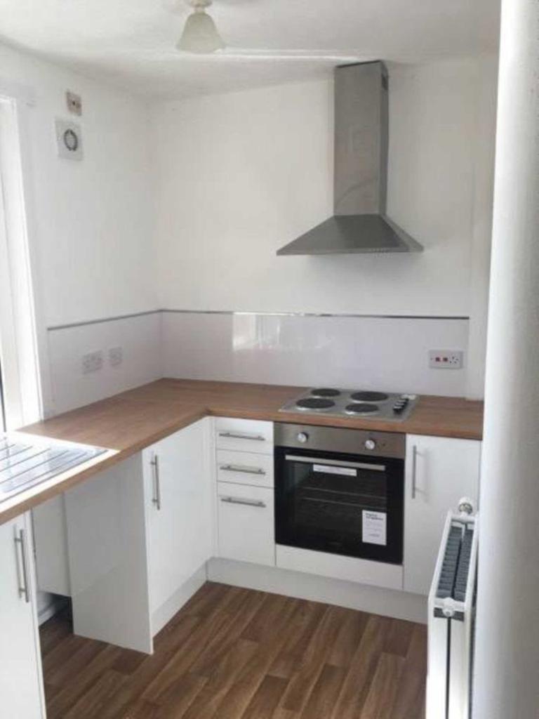 Calder Street, Lochwinnoch 2 bed flat £550 pcm (£127 pw)